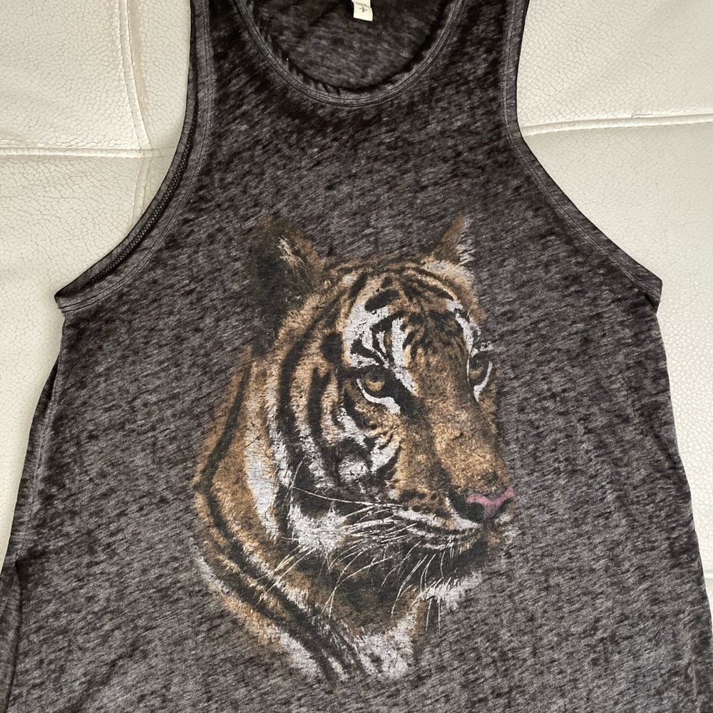 Asymmetrical tiger graphic tank